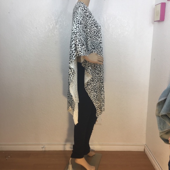 Lou Lou Australia Merino Wool Black & White Wrap